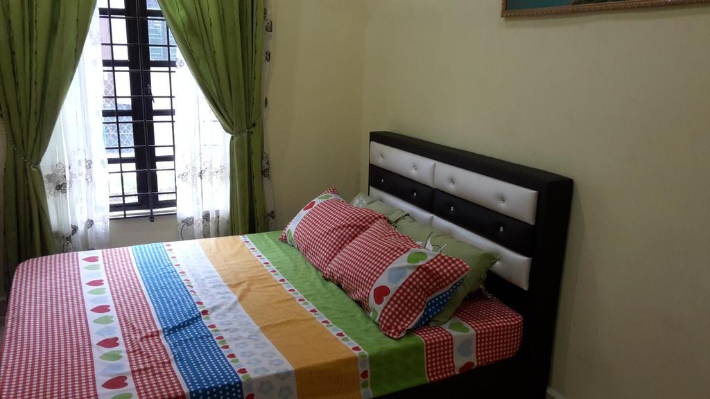Roemahkoe Holidayhome Malacca Exterior photo
